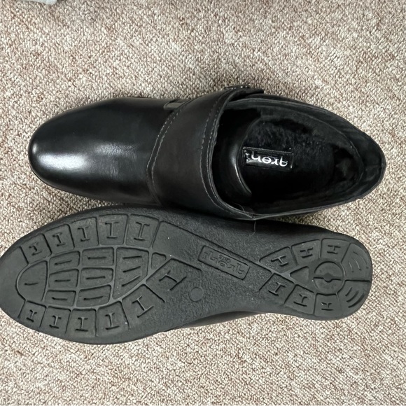 Brand new boots for women, wide, very comfortable, leather, made in USA. - Picture 3 of 8